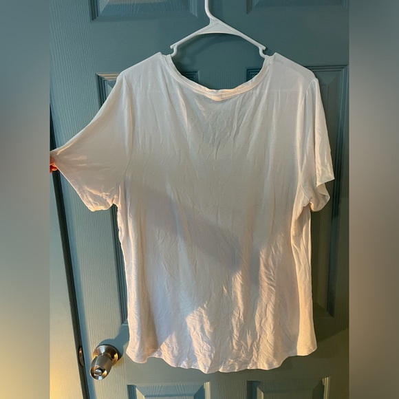 Old navy white tee - Picture 2 of 3